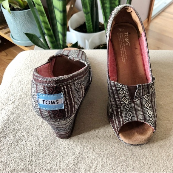 ✨2/$15✨ Shoes: TOMS 3” Wedge, Size 6 🛍 Bundle Me! - Picture 3 of 12